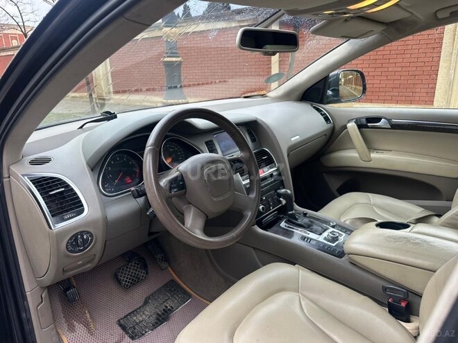 Audi Q7-5