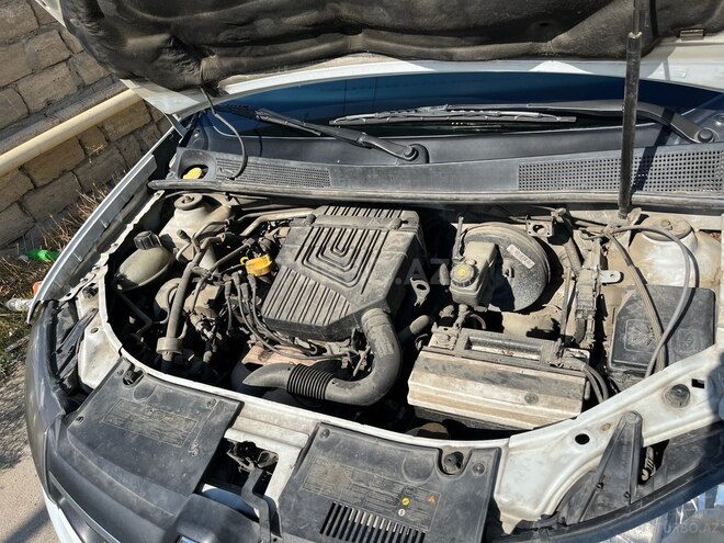 Renault Logan-11