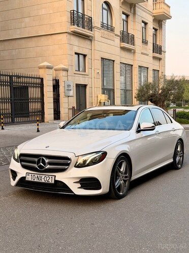 Mercedes E 300 4MATIC-2