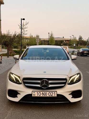 Mercedes E 300 4MATIC-1
