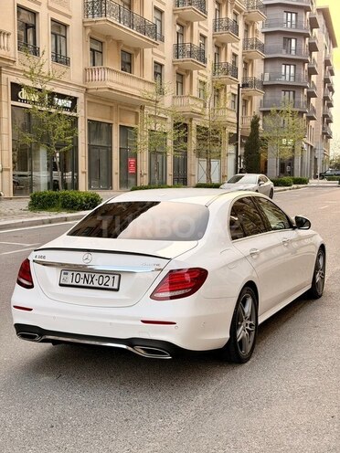 Mercedes E 300 4MATIC-5