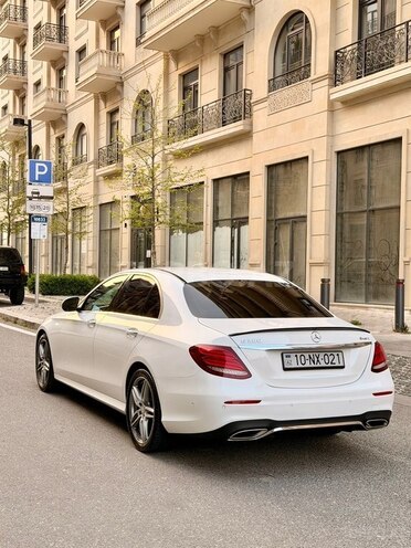 Mercedes E 300 4MATIC-6