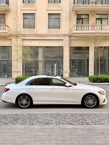 Mercedes E 300 4MATIC-8