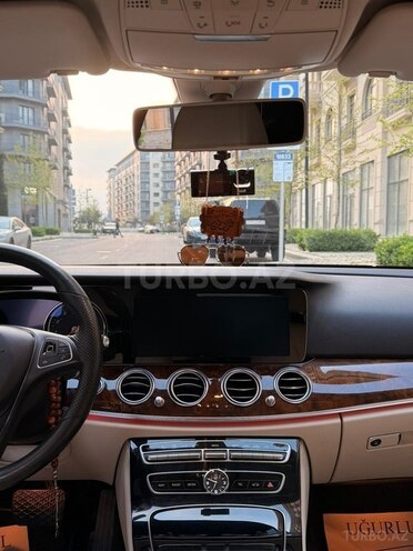 Mercedes E 300 4MATIC-14
