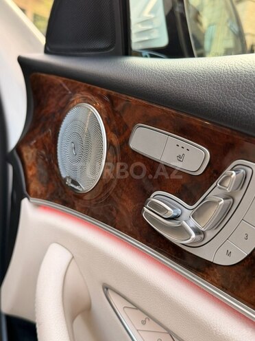 Mercedes E 300 4MATIC-13