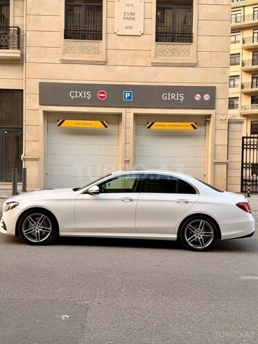 Mercedes E 300 4MATIC-7