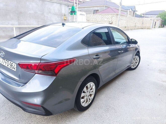 Hyundai Accent-4