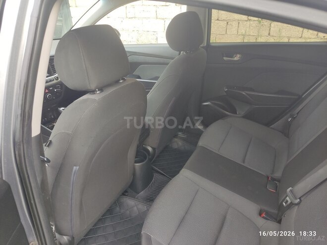 Hyundai Accent-7