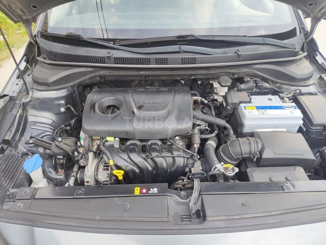 Hyundai Accent-5