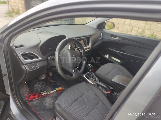 Hyundai Accent-8