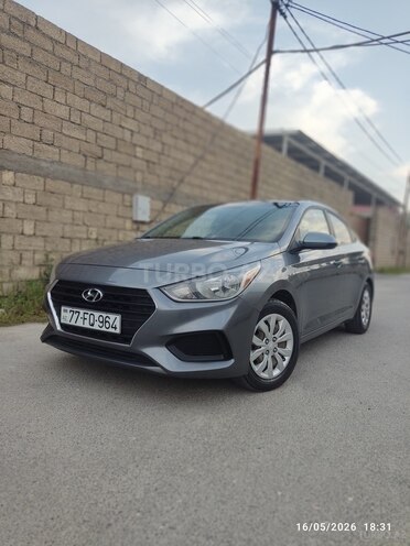 Hyundai Accent-12