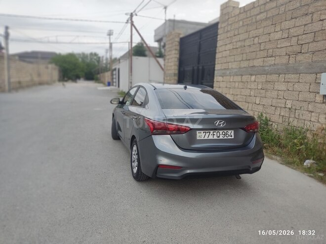 Hyundai Accent-10