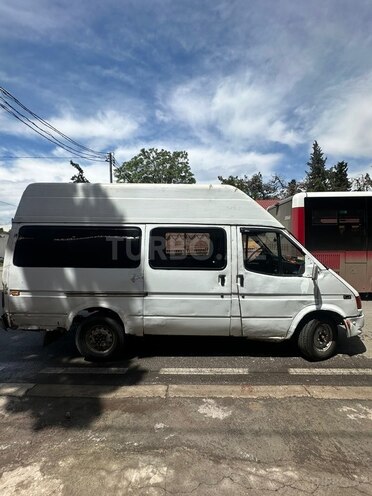 Ford Transit-4