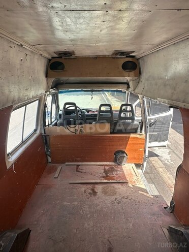 Ford Transit-9
