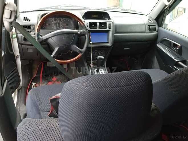 Mitsubishi Pajero io-8