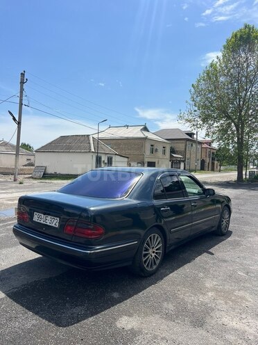 Mercedes E 200-4