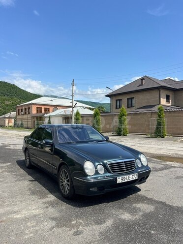 Mercedes E 200-2