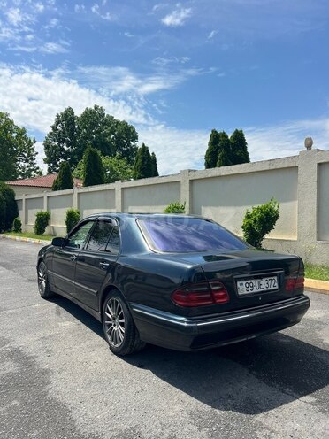 Mercedes E 200-5