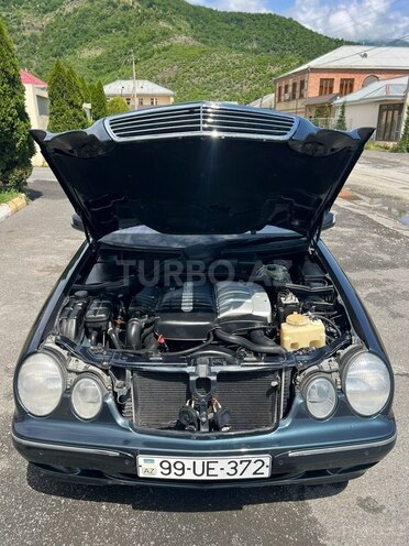 Mercedes E 200-8
