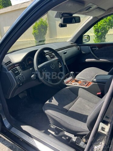 Mercedes E 200-9
