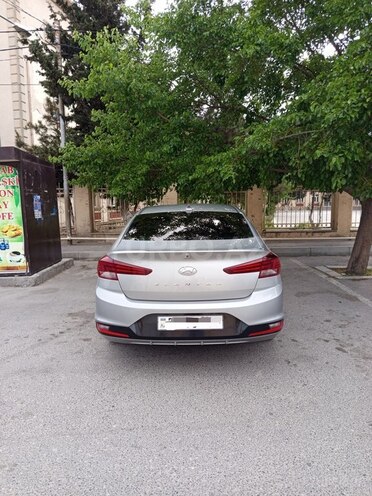Hyundai Elantra-3