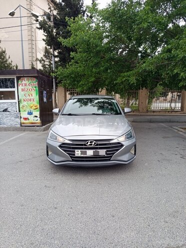Hyundai Elantra-1