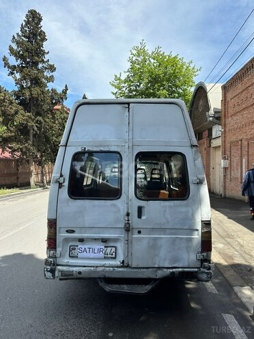 Ford Transit-5