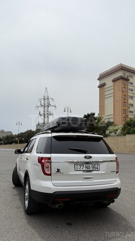 Ford Explorer-3