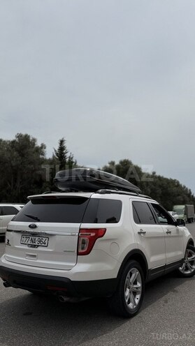 Ford Explorer-4