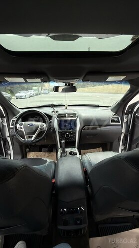 Ford Explorer-5