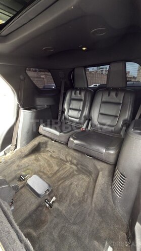 Ford Explorer-10