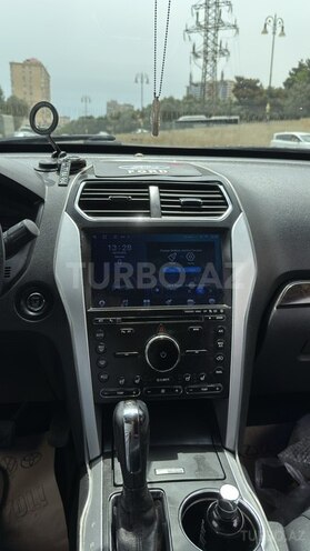 Ford Explorer-8