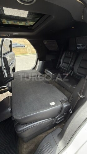 Ford Explorer-11