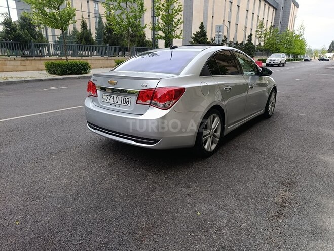 Chevrolet Cruze-12