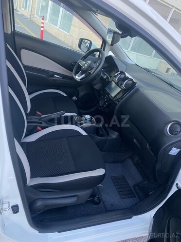 Nissan Note-7