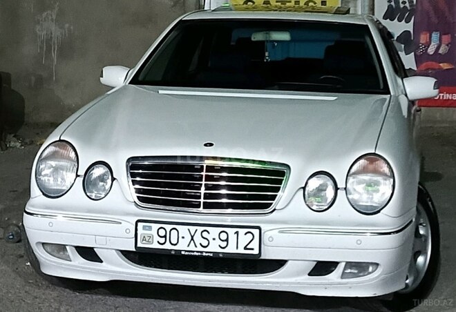 Mercedes E 240-1