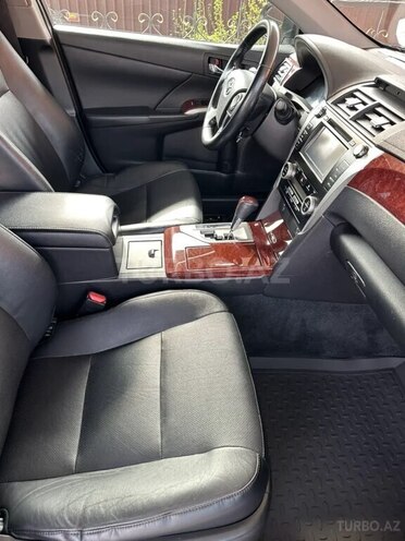 Toyota Camry-5