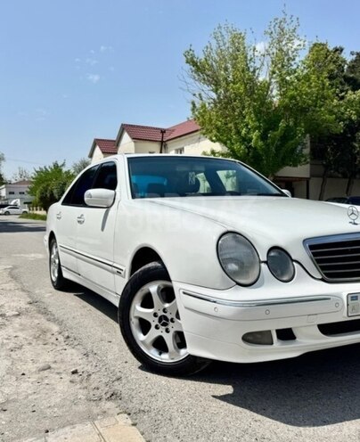 Mercedes E 240-3
