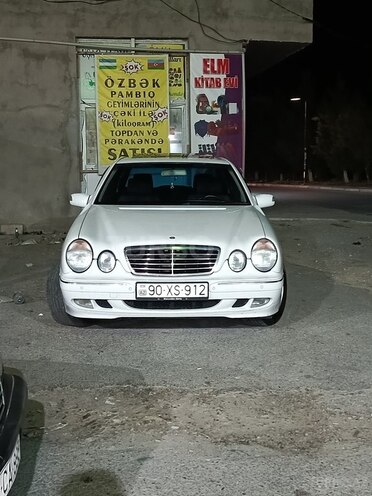 Mercedes E 240-4