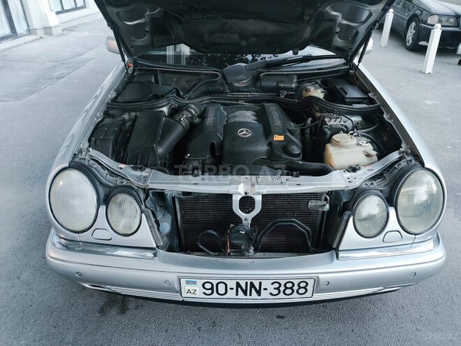 Mercedes E 240-6