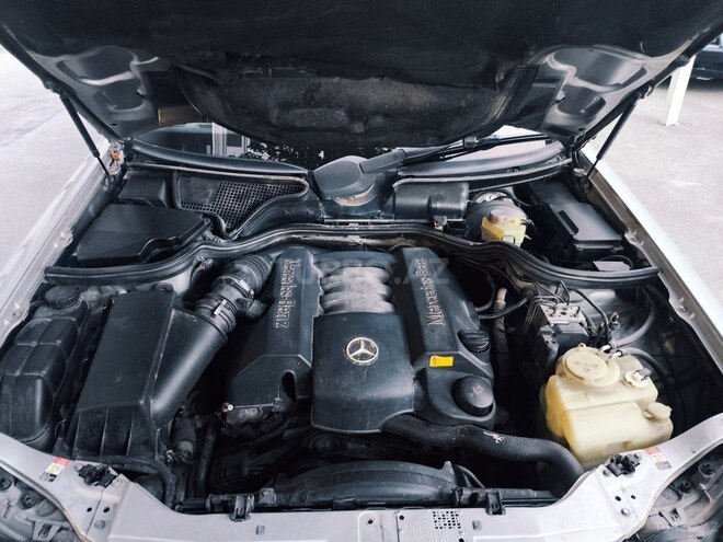 Mercedes E 240-10