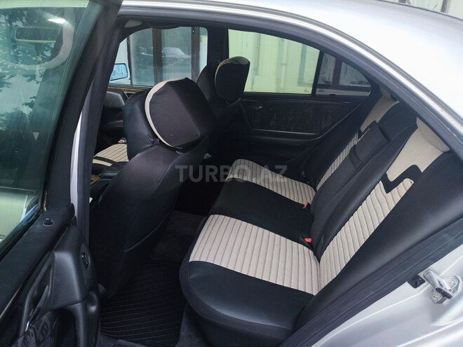Mercedes E 240-8