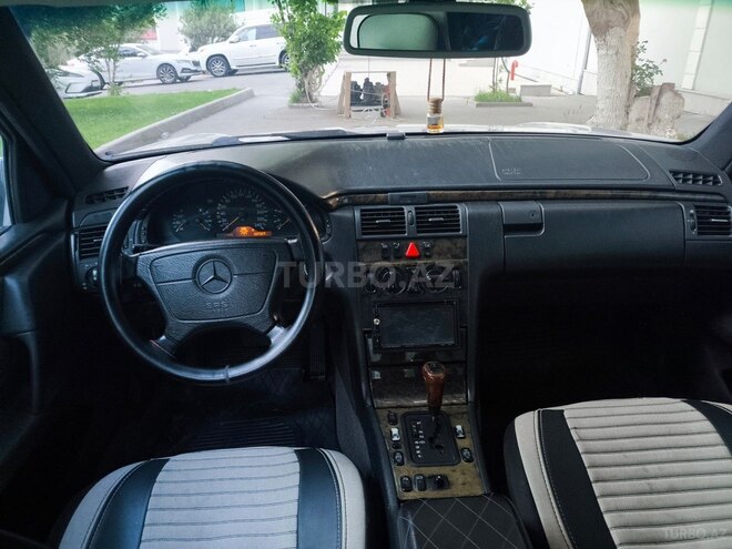 Mercedes E 240-9
