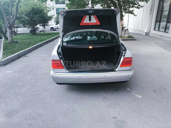 Mercedes E 240-12