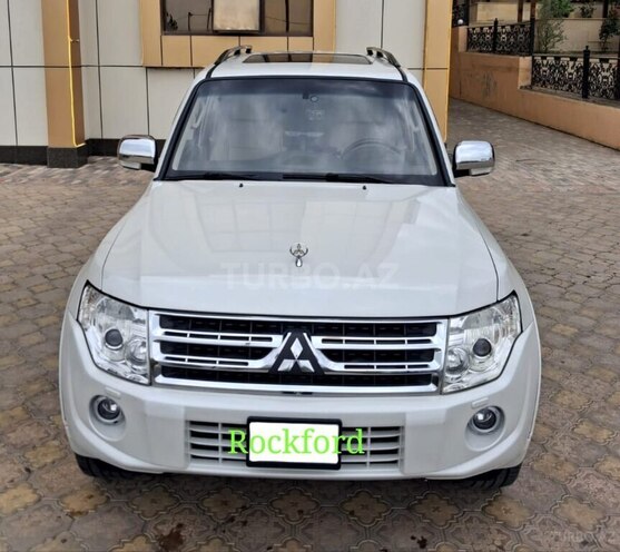 Mitsubishi Pajero-1