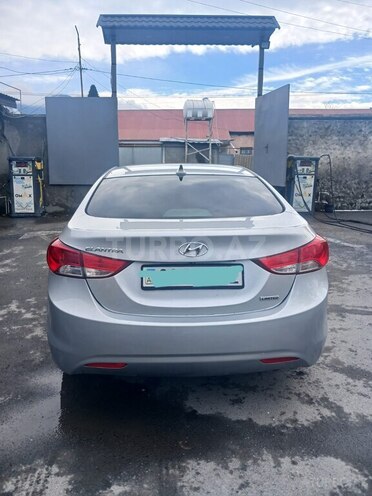 Hyundai Elantra-2