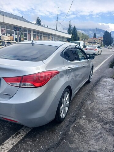 Hyundai Elantra-5