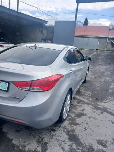 Hyundai Elantra-3