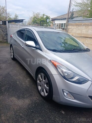 Hyundai Elantra-6