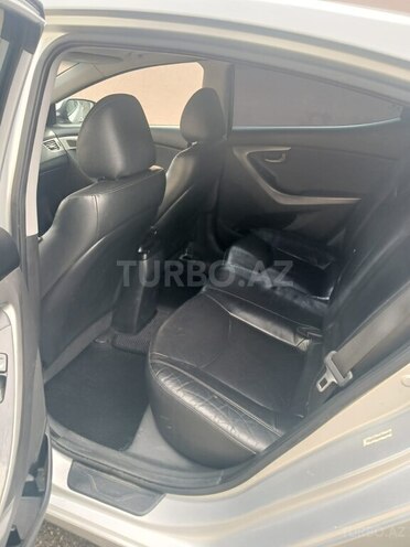 Hyundai Elantra-7